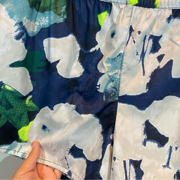 NEW North Face Women's Floral Printed Shorts Size M - Picture 3 of 9